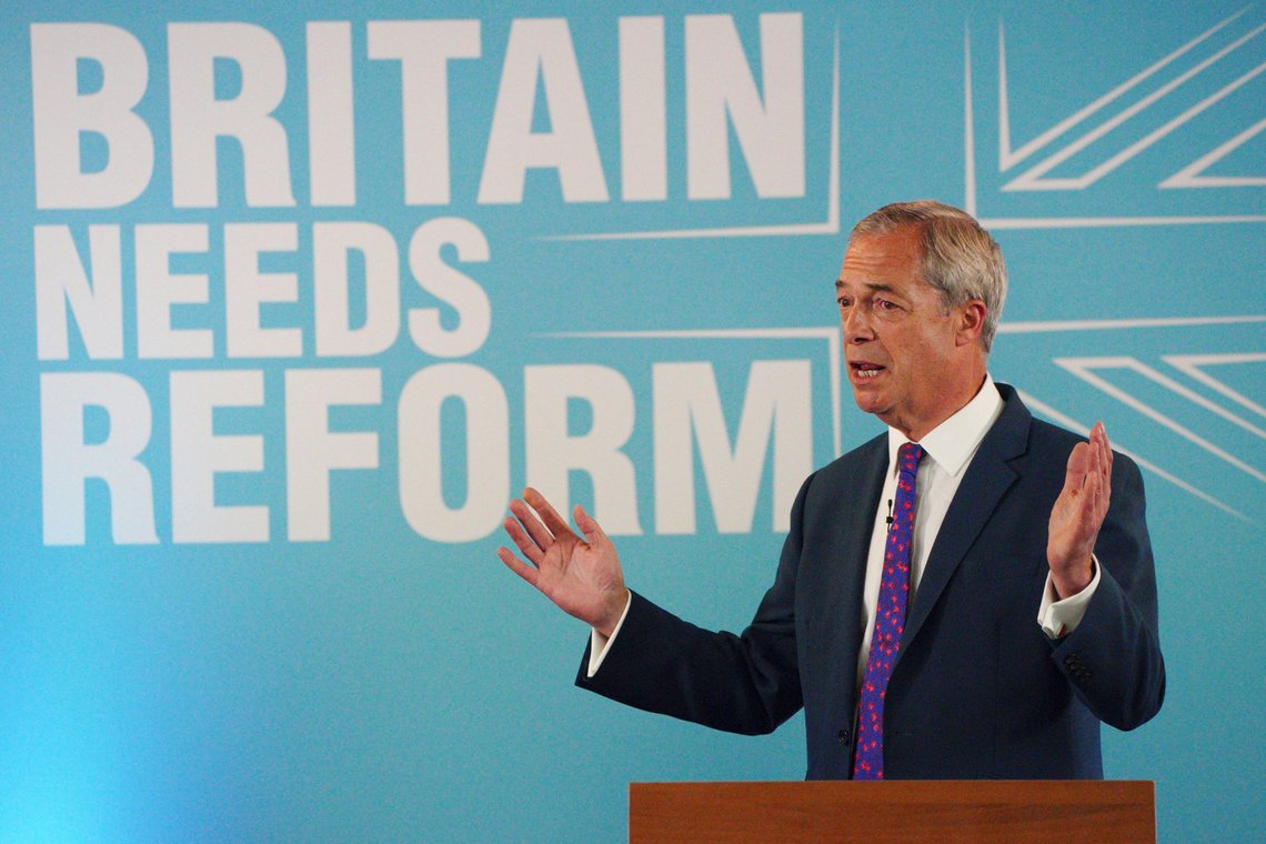 Lederen av Reform UK, Nigel Farage, presenterte mandag det høyrepopulistiske partiets valgløfter foran det britiske parlamentsvalget 4. juli. Foto: PA / AP / NTB Lederen av Reform UK, Nigel Farage, presenterte mandag det høyrepopulistiske partiets valgløfter foran det britiske parlamentsvalget 4. juli. Foto: PA / AP / NTB