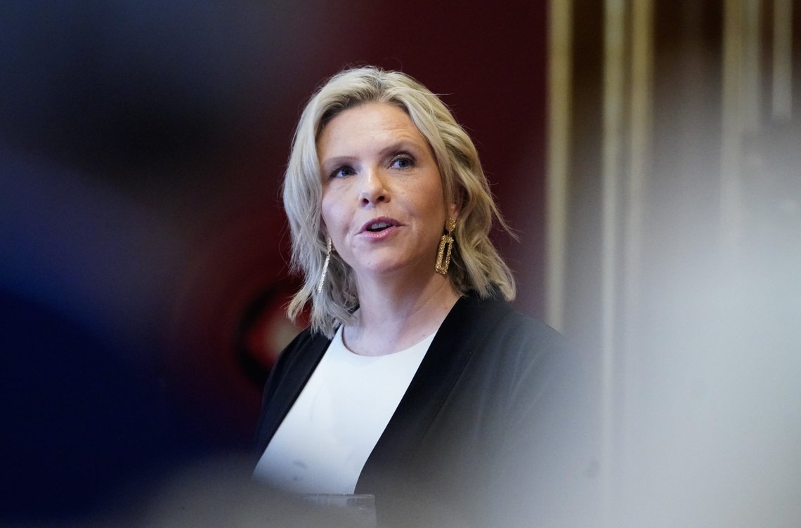 EKSPLOSJON: Antall sosialklienter med innvandrerbakgrunn har eksplodert. Hele 70 prosent av sosialhjelpen går nå til innvandrere i Norge. FrP-leder Sylvi Listhaug vil kreve at alle unge sosialklienter må jobbe for pengene. Foto: Lise Åserud / NTB EKSPLOSJON: Antall sosialklienter med innvandrerbakgrunn har eksplodert. Hele 70 prosent av sosialhjelpen går nå til innvandrere i Norge. FrP-leder Sylvi Listhaug vil kreve at alle unge sosialklienter må jobbe for pengene. Foto: Lise Åserud / NTB