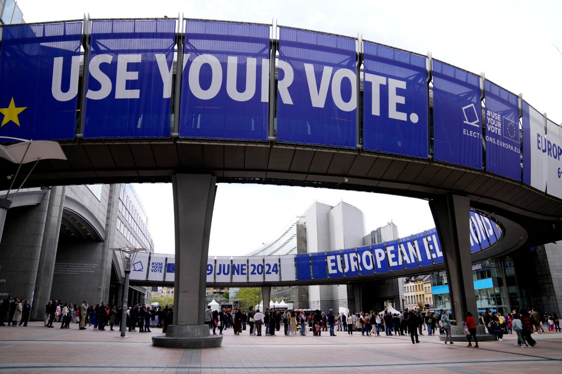 En av fire representanter i EU-parlamentet kan heretter komme fra Europas konservative høyresiden. Den europeiske sosialismen har møtt veggen. Foto: AP / NTB En av fire representanter i EU-parlamentet kan heretter komme fra Europas konservative høyresiden. Den europeiske sosialismen har møtt veggen. Foto: AP / NTB