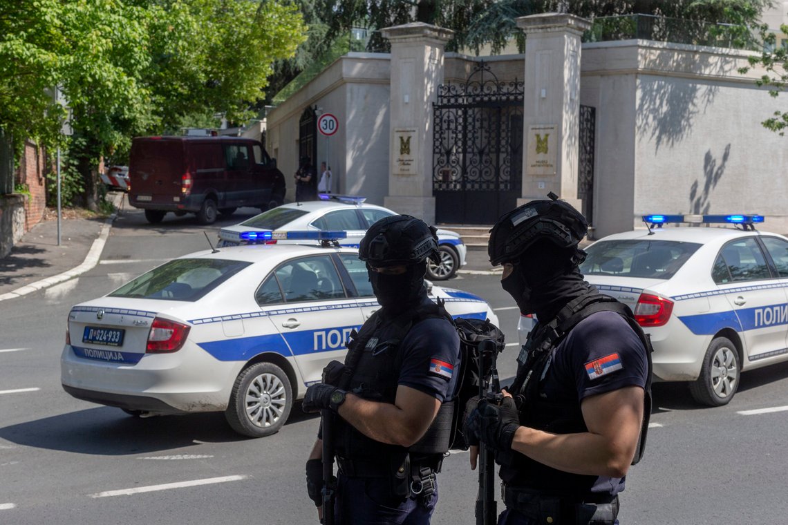 Police officers block off traffic at an intersection close to the Israeli embassy in Belgrade, Serbia, Saturday, June 29, 2024. An attacker with a crossbow has wounded a Serbian police officer guarding the Israeli Embassy in Belgrade. Serbia’s interior ministry says the officer responded by fatally shooting the assailant. (AP Photo/Marko Drobnjakovic) Police officers block off traffic at an intersection close to the Israeli embassy in Belgrade, Serbia, Saturday, June 29, 2024. An attacker with a crossbow has wounded a Serbian police officer guarding the Israeli Embassy in Belgrade. Serbia’s interior ministry says the officer responded by fatally shooting the assailant. (AP Photo/Marko Drobnjakovic)