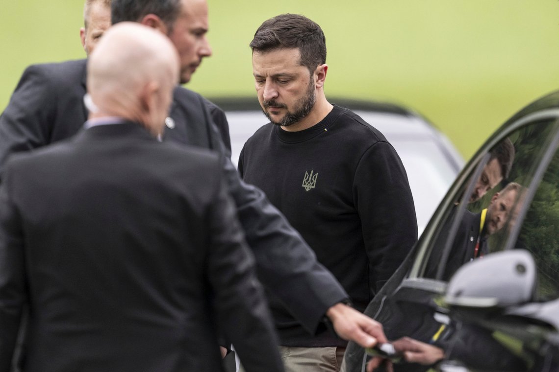 Ukraine's President Volodymyr Zelenskyy, right, steps toward a limousine after his landing in Obbuergen near the Buergenstock Resort, ahead the Summit on peace in Ukraine, in Stansstad near Lucerne, Switzerland, Friday, June 14, 2024. (Alessandro della Valle/Keystone via AP) Ukraine's President Volodymyr Zelenskyy, right, steps toward a limousine after his landing in Obbuergen near the Buergenstock Resort, ahead the Summit on peace in Ukraine, in Stansstad near Lucerne, Switzerland, Friday, June 14, 2024. (Alessandro della Valle/Keystone via AP)