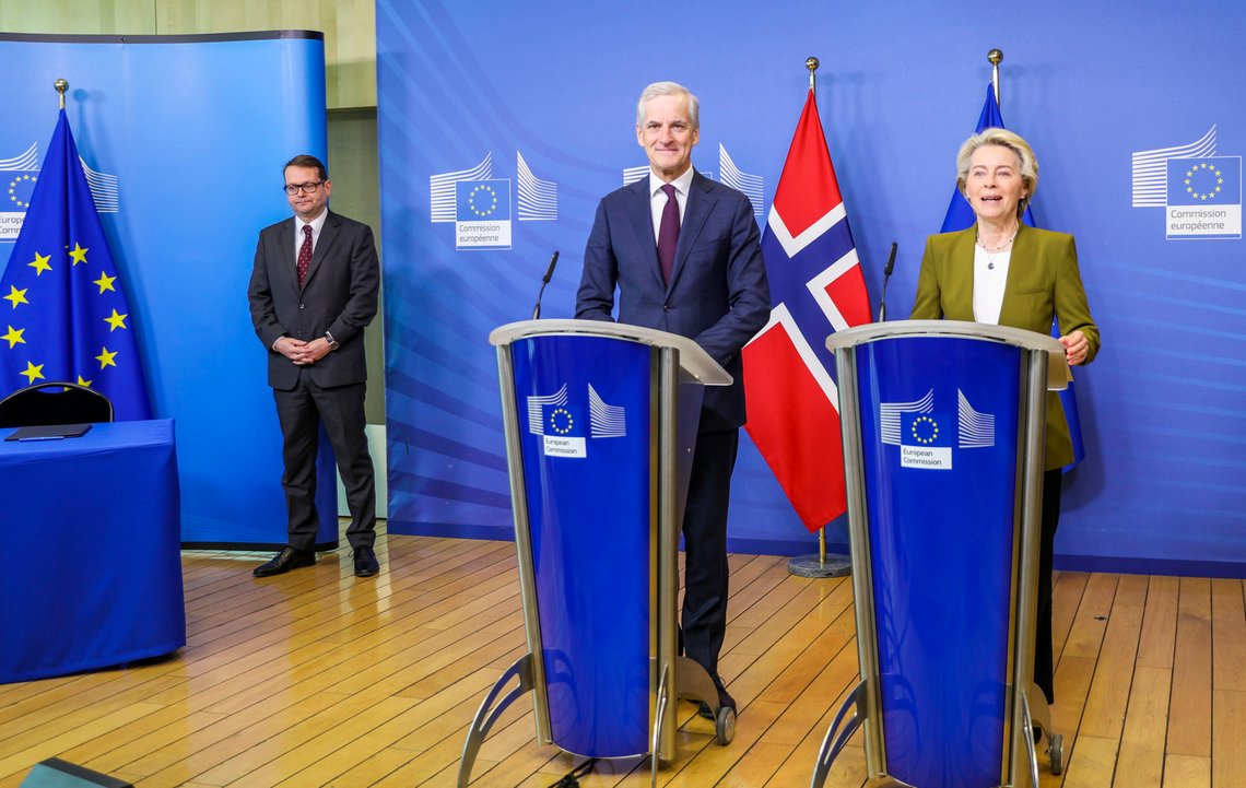 Statsminister Jonas Gahr Støre møtte i 2023 Europakommisjonens president Ursula von der Leyen for å signere avtale om «Grønn allianse» mellom Norge og EU. Foto: Ingrid Brandal Myklebust / SMK / NTB. Statsminister Jonas Gahr Støre møtte i 2023 Europakommisjonens president Ursula von der Leyen for å signere avtale om «Grønn allianse» mellom Norge og EU. Foto: Ingrid Brandal Myklebust / SMK / NTB.