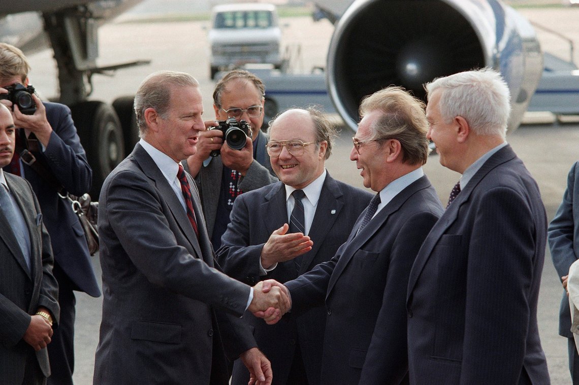 U.S. Secretary of States James Baker shakes hands with Soviet deputy foreign minister Alexander Bessmertnykh, Tuesday, May 15, 1990 upon arrival at Sheremetyevo Airport in Moscow. In the center is U.S. ambassador John Matlock. Baker arrives for 4-day pre-summit talks with Soviet leaders. (AP Photo/Boris Yurchenko) U.S. Secretary of States James Baker shakes hands with Soviet deputy foreign minister Alexander Bessmertnykh, Tuesday, May 15, 1990 upon arrival at Sheremetyevo Airport in Moscow. In the center is U.S. ambassador John Matlock. Baker arrives for 4-day pre-summit talks with Soviet leaders. (AP Photo/Boris Yurchenko)