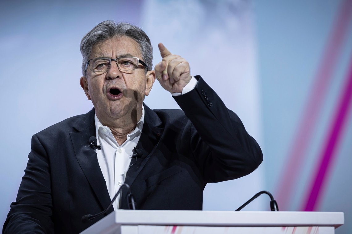 Den ytterliggående venstreradikale politikeren Jean-Luc Mélenchon er blant valgvinnerne. Han misliker tyskere, foretrekker døde politimenn og Hamas. Den ytterliggående venstreradikale politikeren Jean-Luc Mélenchon er blant valgvinnerne. Han misliker tyskere, foretrekker døde politimenn og Hamas.