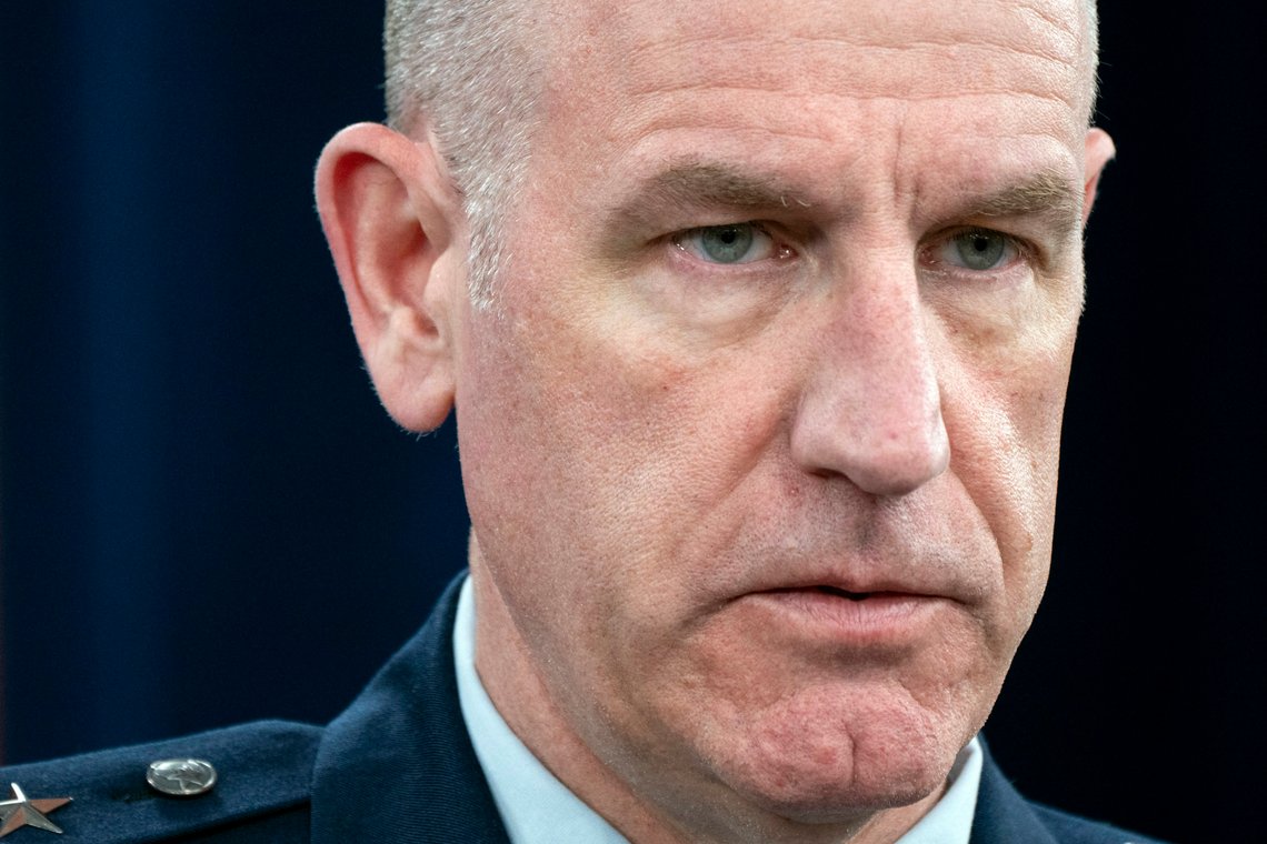 Generalmajor i flyvåpenet, Pat Ryder, ga et arrogant inntrykk da han forsvarte hvorfor flyvåpenet ikke hadde skutt ned den kinesiske spionballongen over USA. Hans uttalelser om Ukraina som får frie hender inne i Russland er om mulig enda verre. AP Photo/Jacquelyn Martin Generalmajor i flyvåpenet, Pat Ryder, ga et arrogant inntrykk da han forsvarte hvorfor flyvåpenet ikke hadde skutt ned den kinesiske spionballongen over USA. Hans uttalelser om Ukraina som får frie hender inne i Russland er om mulig enda verre. AP Photo/Jacquelyn Martin