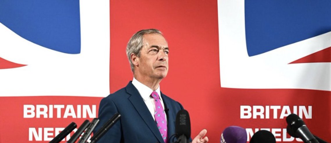Masseinnvandring er i ferd med å rive Storbritannia i stykker, mener Nigel Farage. Foto: X/ Farage Masseinnvandring er i ferd med å rive Storbritannia i stykker, mener Nigel Farage. Foto: X/ Farage