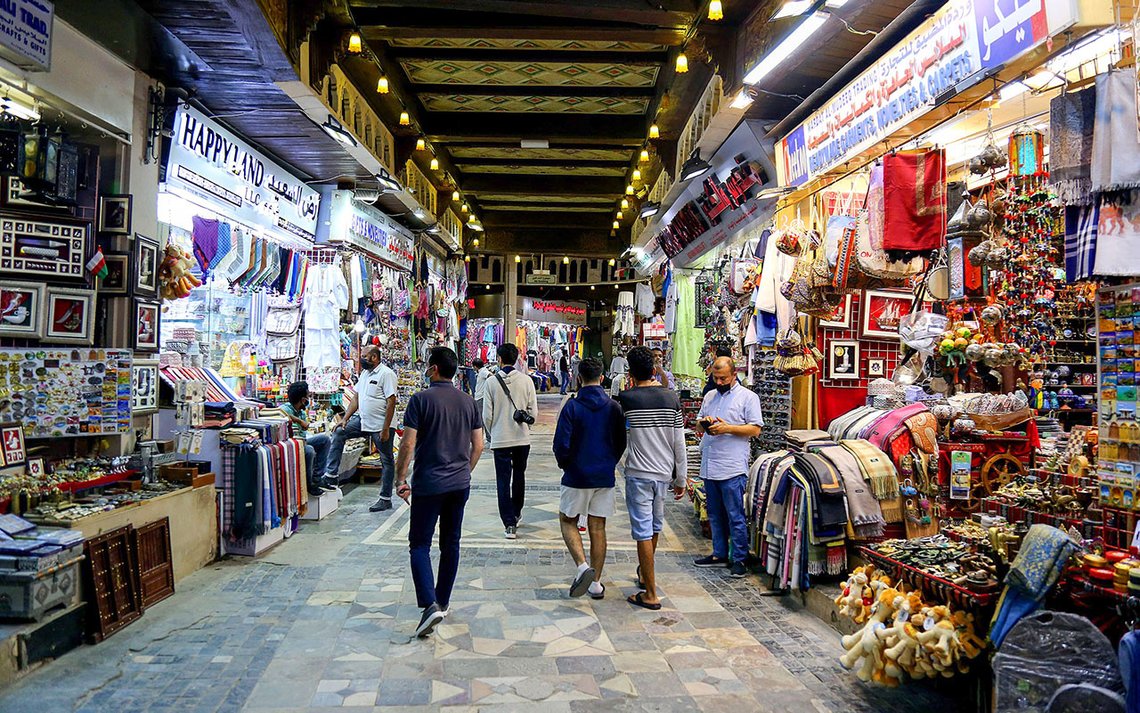 Mutrah er den eldste souken i Muscat, en gang det viktigste lokale marked, idag en turistfelle. Foto: Safa.daneshvar, Wikimedia Commons Mutrah er den eldste souken i Muscat, en gang det viktigste lokale marked, idag en turistfelle. Foto: Safa.daneshvar, Wikimedia Commons