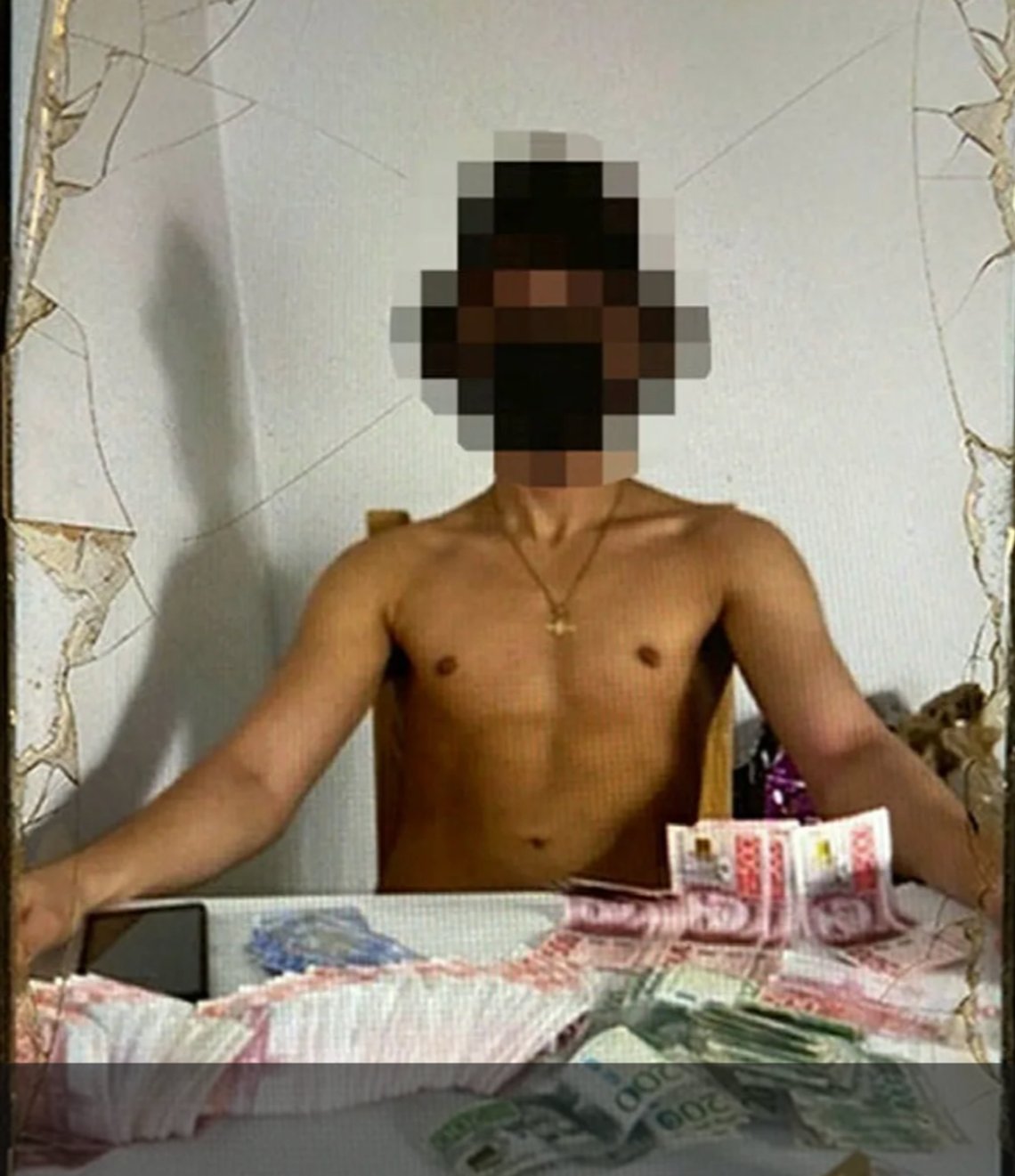 Sverige har mange tenåringer som er hardbarkede kriiminelle med drap på rullebladet i en alder av 15 år, som denne gutten. Sverige har mange tenåringer som er hardbarkede kriiminelle med drap på rullebladet i en alder av 15 år, som denne gutten.