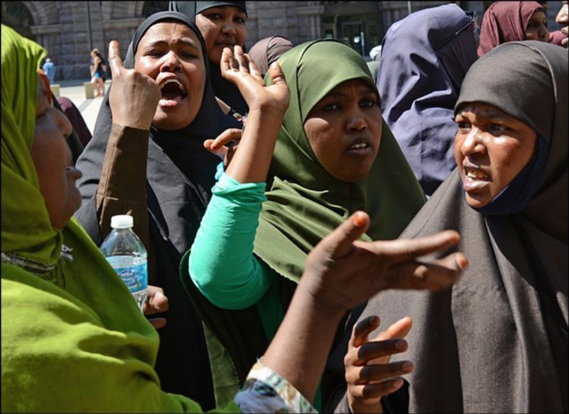 Kvinner i Rinkeby utenfor Stockholm vil gjøre Sverige mer likt Somalia. Foto: Wikimedia commons. Kvinner i Rinkeby utenfor Stockholm vil gjøre Sverige mer likt Somalia. Foto: Wikimedia commons.
