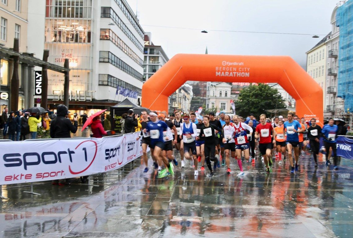 Rullestol-løp: Under Bergen Marathon skulle 11 ghanesere i rullestol delta. Etter de landet på Gardermoen har ingen hørt fra dem, og de deltok aldri i løpet. Foto: Bergen City Marathon Rullestol-løp: Under Bergen Marathon skulle 11 ghanesere i rullestol delta. Etter de landet på Gardermoen har ingen hørt fra dem, og de deltok aldri i løpet. Foto: Bergen City Marathon