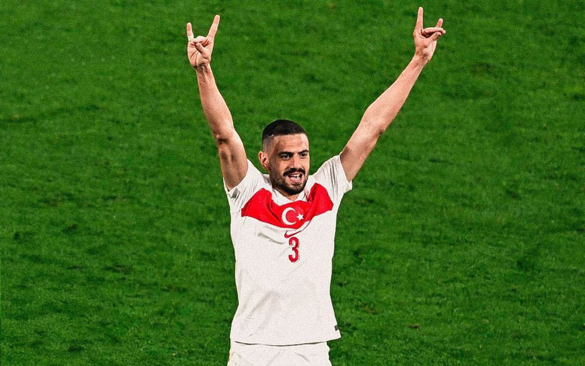 Merih Demiral gjør Bozkurt-gesten. Foto fra Twitter Merih Demiral gjør Bozkurt-gesten. Foto fra Twitter