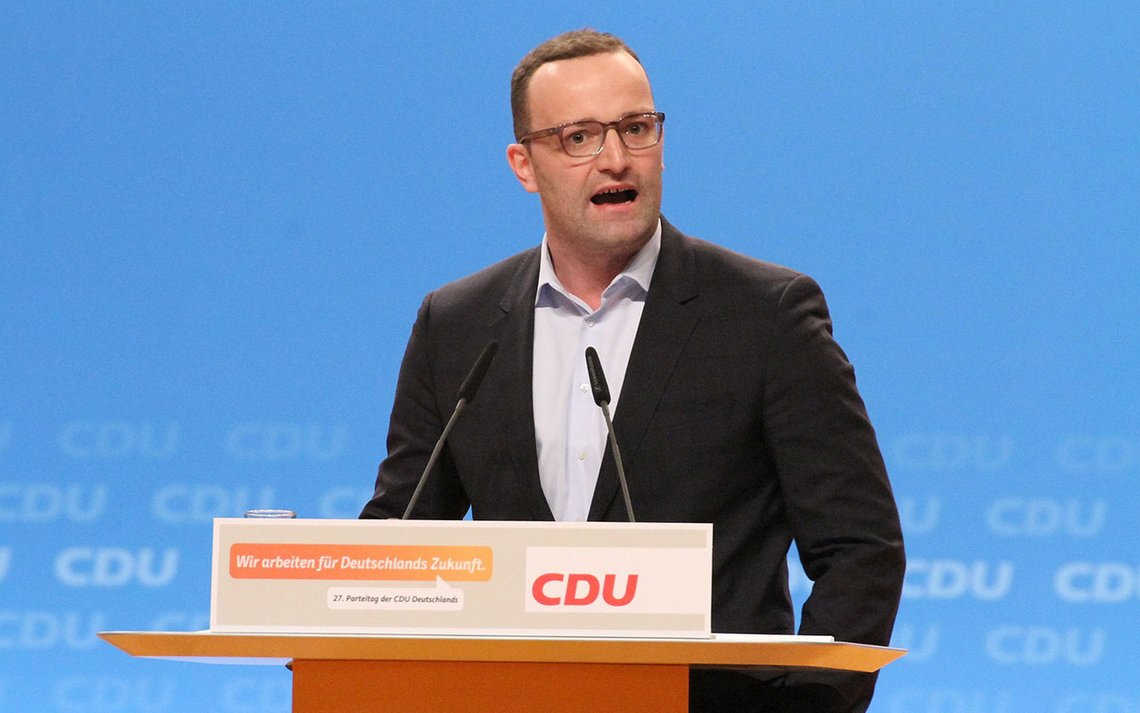 Inkompetent bruk av andres penger. Tysklands helseminister Jens Spahn klarte ikke å vri seg unna at han hadde lovet overpris for ansiktsmasker. Foto: Olaf Kosinsky / Wikipedia CC BY-SA 3.0 DE Inkompetent bruk av andres penger. Tysklands helseminister Jens Spahn klarte ikke å vri seg unna at han hadde lovet overpris for ansiktsmasker. Foto: Olaf Kosinsky / Wikipedia CC BY-SA 3.0 DE