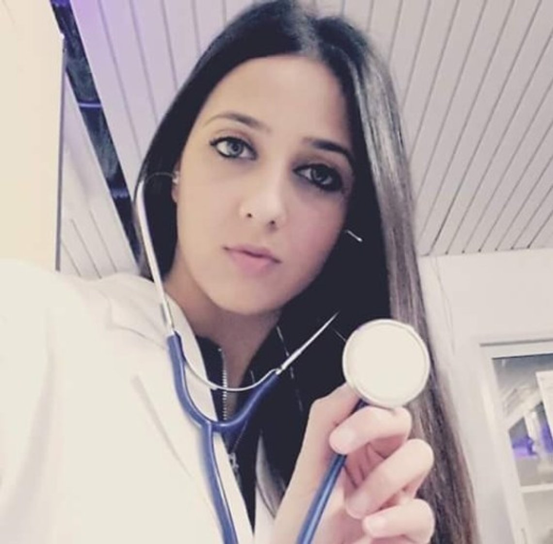 Lorena Quaranta ble drept av sin kjæreste, som mistenkte henne for å smitte ham med covid. I italiensk Høyesterett er drapsmannen frikjent, siden han følte på stress under pandemien. Foto: FB/ Quaranta Lorena Quaranta ble drept av sin kjæreste, som mistenkte henne for å smitte ham med covid. I italiensk Høyesterett er drapsmannen frikjent, siden han følte på stress under pandemien. Foto: FB/ Quaranta