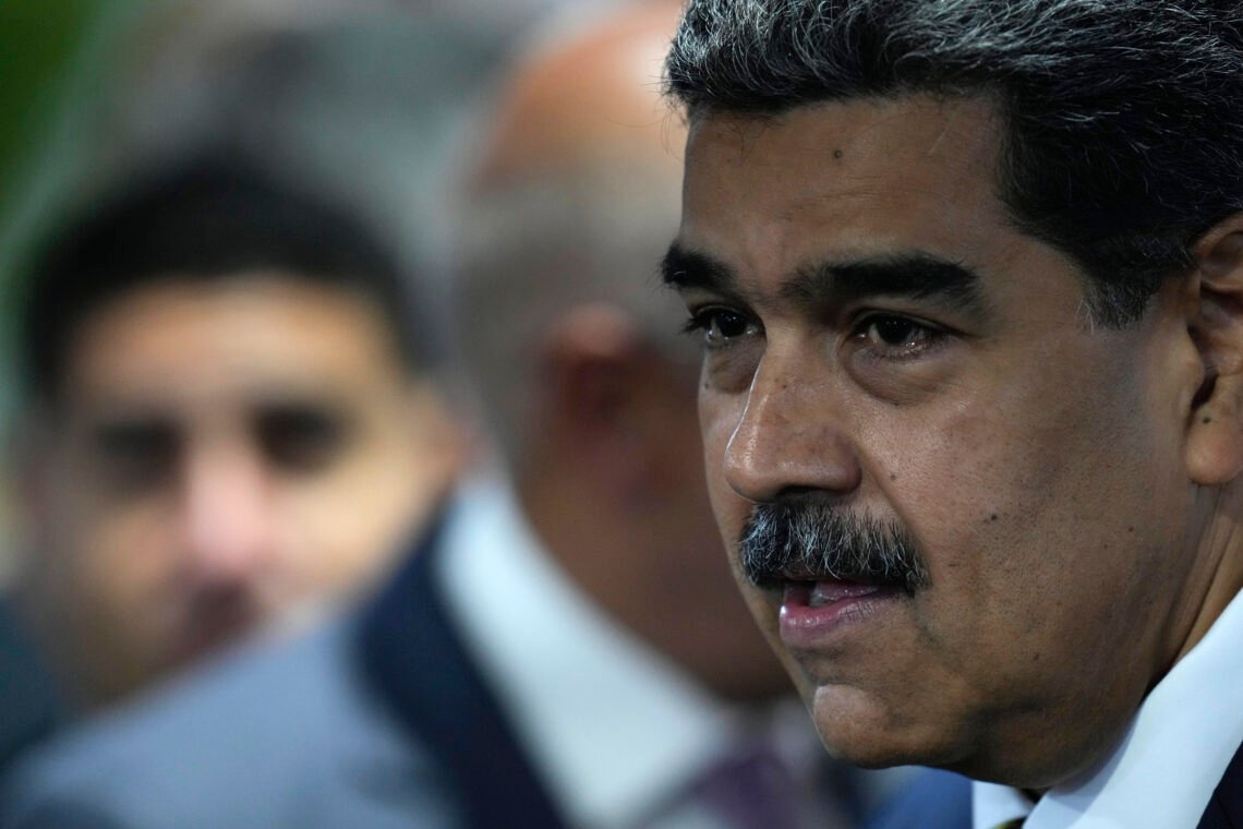 Selv Venezuelas president Nicolás Maduro ber for Donald Trump og det amerikanske folket. Norske medier, not so much. Foto: Ariana Cubillos / AP / NTB Selv Venezuelas president Nicolás Maduro ber for Donald Trump og det amerikanske folket. Norske medier, not so much. Foto: Ariana Cubillos / AP / NTB