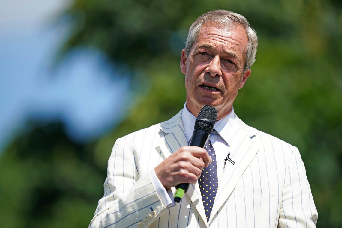 Reform UK-leder Nigel Farage er innvalgt til Parlamentet på åttende forsøk. Foto: Jordan Pettitt / PA via AP / NTB Reform UK-leder Nigel Farage er innvalgt til Parlamentet på åttende forsøk. Foto: Jordan Pettitt / PA via AP / NTB