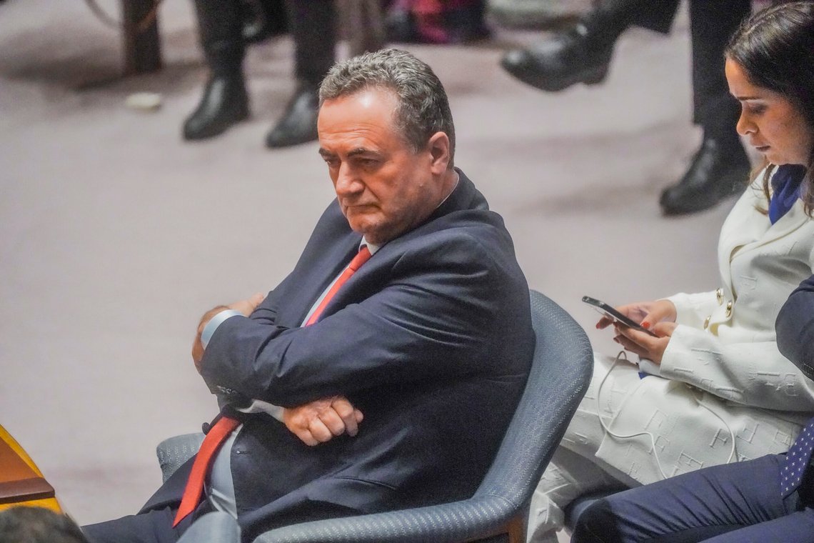 Israels utenriksminister Israel Katz ser misfornøyd ut under et møte i FN i mars. Katz vil ikke møte vår utenriksminister Espen Barth Eide. Foto: AP /Bebeto Matthews/ NTB Israels utenriksminister Israel Katz ser misfornøyd ut under et møte i FN i mars. Katz vil ikke møte vår utenriksminister Espen Barth Eide. Foto: AP /Bebeto Matthews/ NTB