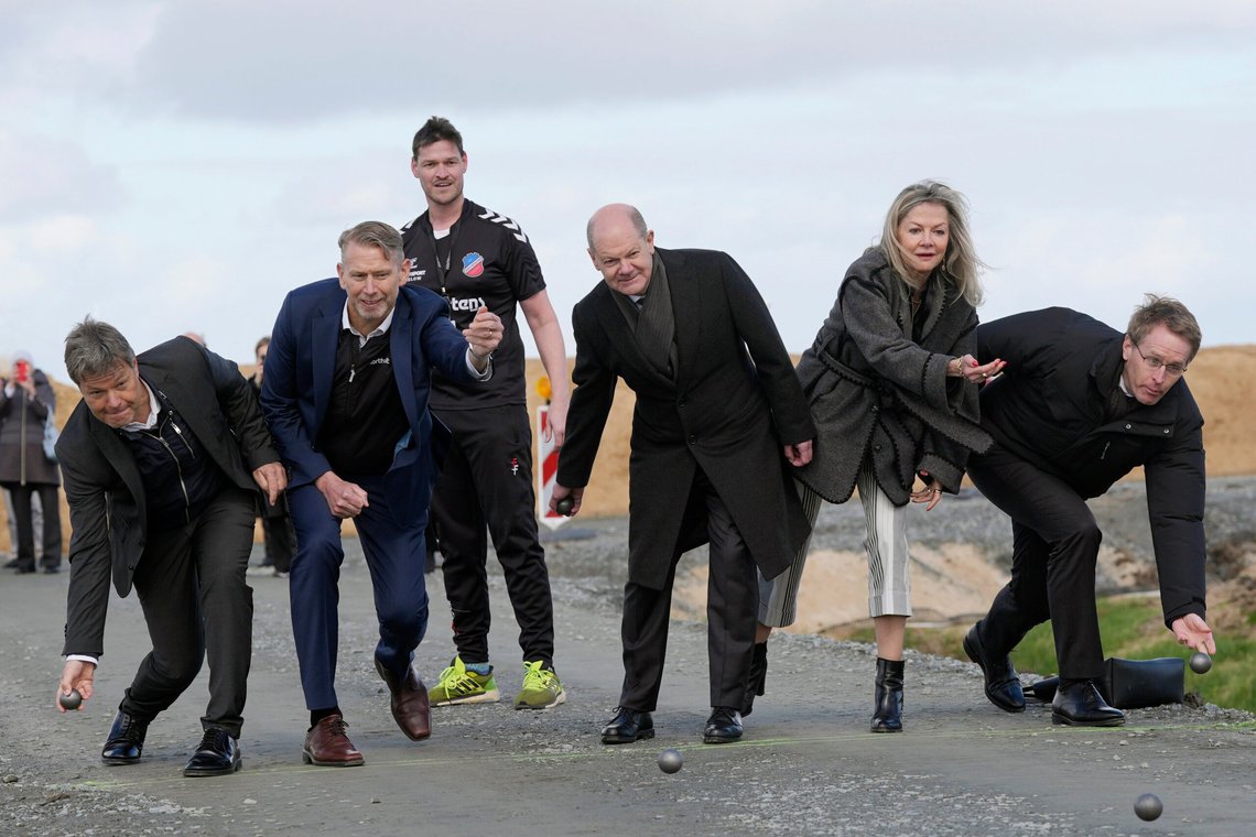 From left, Robert Habeck, German Vice-Chancellor and Federal Minister for Economic Affairs and Climate Protection, Peter Carlsson, CEO of Northvolt, Christoph Vogler, 1st Chairman of the Heid - Rüsdörp bowling club, German Chancellor Olaf Scholz , Veronika Wand-Danielsson, Swedish Ambassador to Germany, and Daniel Günther, Minister President of Schleswig-Holstein, bowl on the construction site of the Northvolt factory, Hedwigenkoog, Germany, Monday, March 25, 2024. The Northvolt factory, will produce battery cells for electric cars from 2026. (Marcus Brandt/dpa via AP) From left, Robert Habeck, German Vice-Chancellor and Federal Minister for Economic Affairs and Climate Protection, Peter Carlsson, CEO of Northvolt, Christoph Vogler, 1st Chairman of the Heid - Rüsdörp bowling club, German Chancellor Olaf Scholz , Veronika Wand-Danielsson, Swedish Ambassador to Germany, and Daniel Günther, Minister President of Schleswig-Holstein, bowl on the construction site of the Northvolt factory, Hedwigenkoog, Germany, Monday, March 25, 2024. The Northvolt factory, will produce battery cells for electric cars from 2026. (Marcus Brandt/dpa via AP)