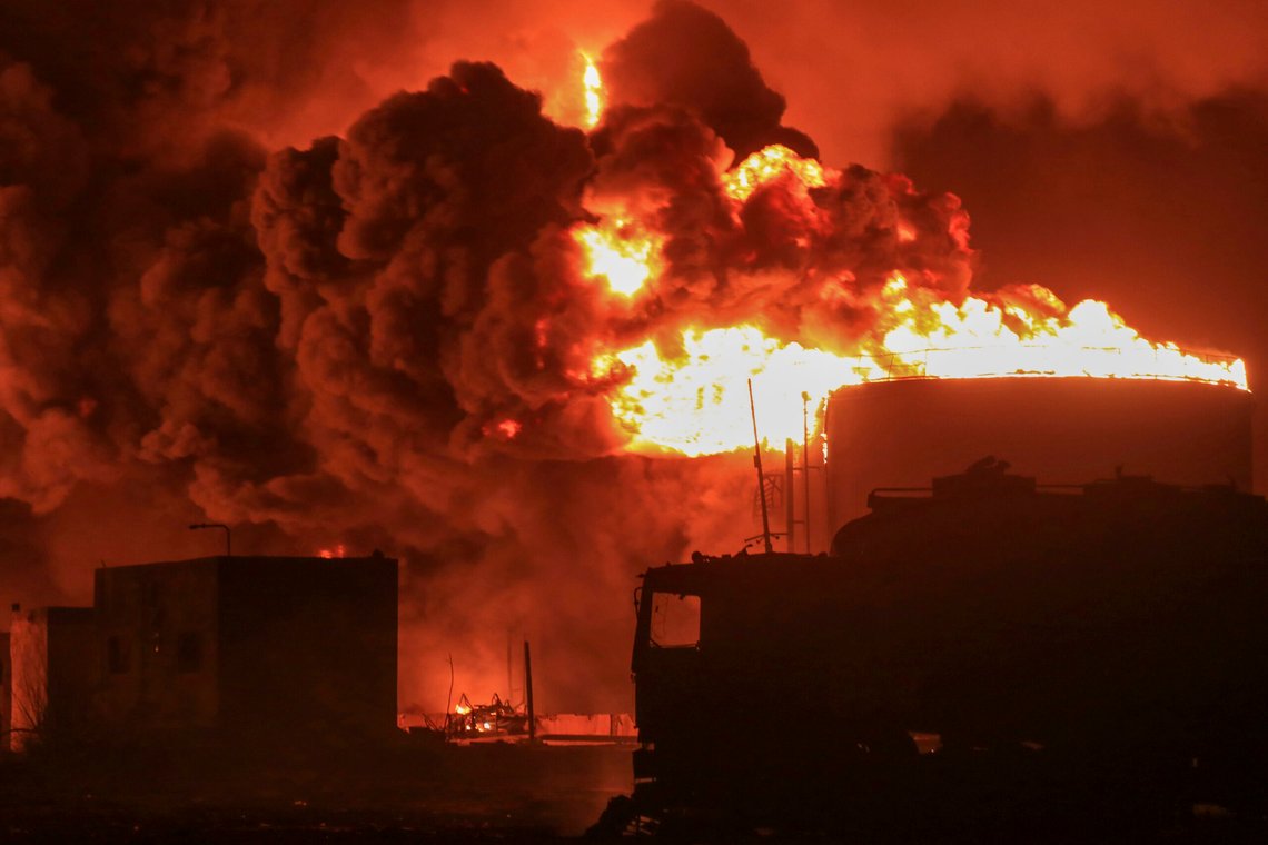 Oil tanks burn at the port in Hodeidah, Yemen, Saturday, July 20, 2024. The Israeli army said it has struck several Houthi targets in western Yemen following a fatal drone attack by the rebel group in Tel Aviv the previous day. (AP Photo) Oil tanks burn at the port in Hodeidah, Yemen, Saturday, July 20, 2024. The Israeli army said it has struck several Houthi targets in western Yemen following a fatal drone attack by the rebel group in Tel Aviv the previous day. (AP Photo)