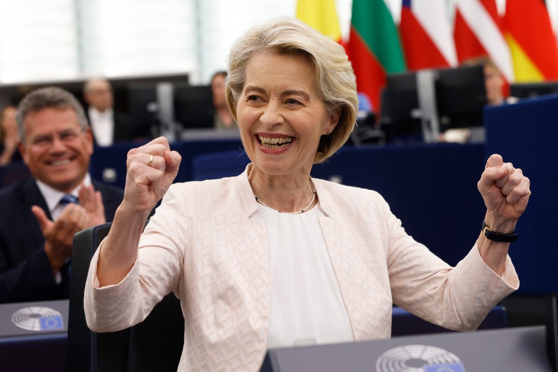 Kan det tenkes at gjenvalg av Ursula von der Leyen og lav demokratisk gjennomslagskraft er det som er turn-off for norske velgere? Er tanken virkelig så fremmed for Opinion? European Commission President Ursula von der Leyen, right, reacts after the announcement of the vote at the European Parliament in Strasbourg, eastern France, Thursday, July 18, 2024. Lawmakers at the European Parliament have re-elected Ursula von der Leyen to a second 5-year term as president of the European Union's executive commission. The re-election ensures leadership continuity for the 27-nation bloc as it wrestles with crises ranging from the war in Ukraine to climate change, migration and housing shortages. (AP Photo/Jean-Francois Badias) Kan det tenkes at gjenvalg av Ursula von der Leyen og lav demokratisk gjennomslagskraft er det som er turn-off for norske velgere? Er tanken virkelig så fremmed for Opinion? European Commission President Ursula von der Leyen, right, reacts after the announcement of the vote at the European Parliament in Strasbourg, eastern France, Thursday, July 18, 2024. Lawmakers at the European Parliament have re-elected Ursula von der Leyen to a second 5-year term as president of the European Union's executive commission. The re-election ensures leadership continuity for the 27-nation bloc as it wrestles with crises ranging from the war in Ukraine to climate change, migration and housing shortages. (AP Photo/Jean-Francois Badias)