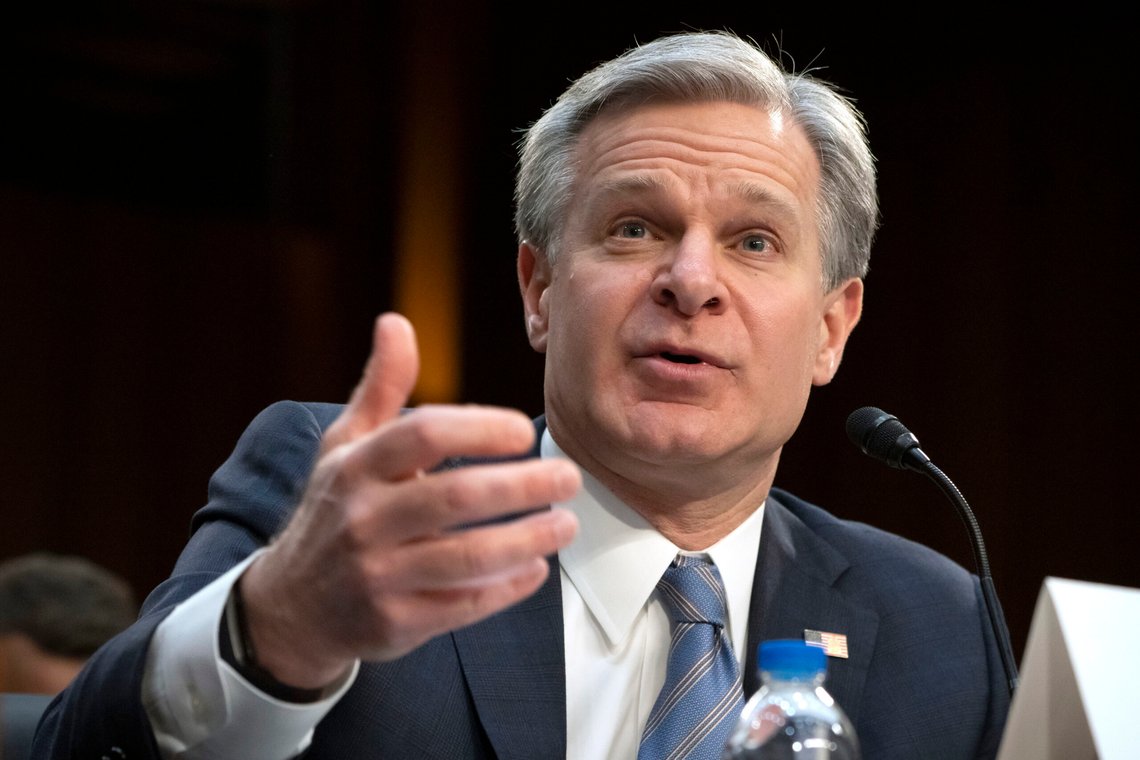 FBI-sjef Christopher Wray er ikke sikker på hva som traff Trump i øret. Foto: AP/Mark Schiefelbein/NTB FBI-sjef Christopher Wray er ikke sikker på hva som traff Trump i øret. Foto: AP/Mark Schiefelbein/NTB