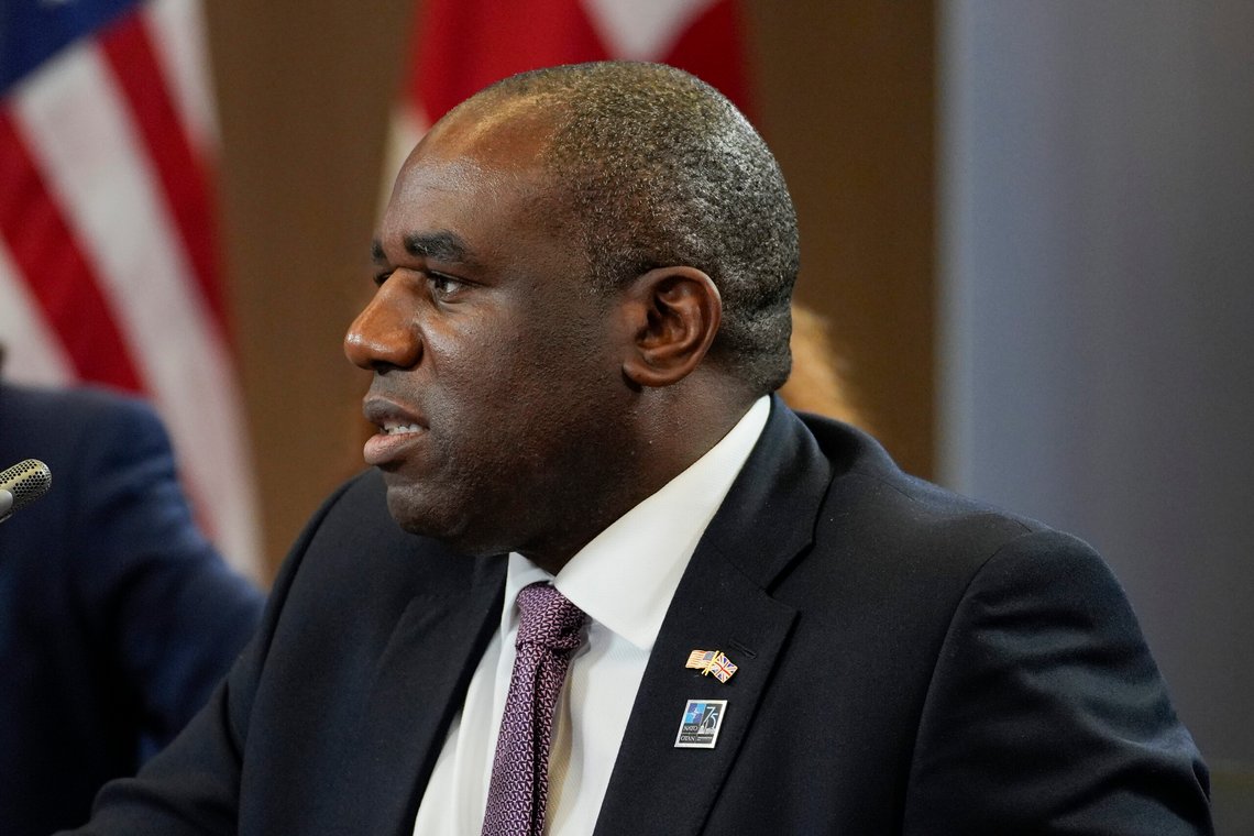 Britenes ferske utenriksminister David Lammy sier han skal diskutere mulighetene for en våpenhvile med Israels statsminister Benjamin Netanyahu og palestinernes president Mahmoud Abbas når han møter dem søndag. Foto: Stephanie Scarbrough / AP / NTB Britenes ferske utenriksminister David Lammy sier han skal diskutere mulighetene for en våpenhvile med Israels statsminister Benjamin Netanyahu og palestinernes president Mahmoud Abbas når han møter dem søndag. Foto: Stephanie Scarbrough / AP / NTB