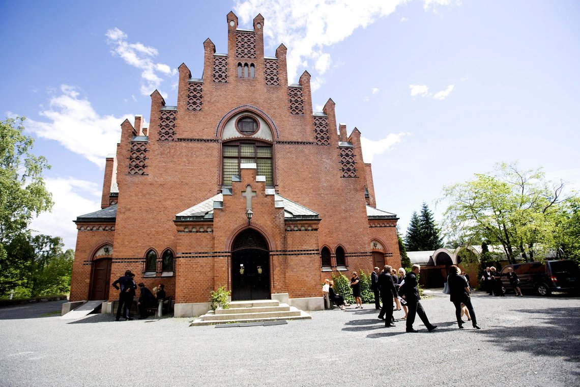 Høvik kirke, fra bisettelsen av Harald Heide Steen i 2008. Foto: Kyrre Lien / NTB Høvik kirke, fra bisettelsen av Harald Heide Steen i 2008. Foto: Kyrre Lien / NTB