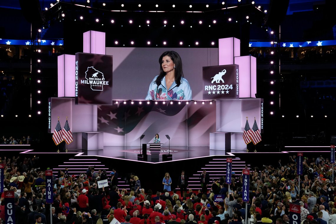 Nikki Haley ga sin fulle støtte til Donald Trump under dag to av republikanernes landsmøte. Foto: AP/J. Scott Applewhite/NTB Nikki Haley ga sin fulle støtte til Donald Trump under dag to av republikanernes landsmøte. Foto: AP/J. Scott Applewhite/NTB