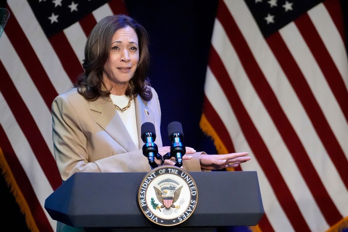 27. juli 2024. Visepresident Kamala Harris holder en tale under et valgkamparrangement i Pittsfield, Massachusetts, USA. Foto: Shutterstock av ibrahimbeyy. 27. juli 2024. Visepresident Kamala Harris holder en tale under et valgkamparrangement i Pittsfield, Massachusetts, USA. Foto: Shutterstock av ibrahimbeyy.