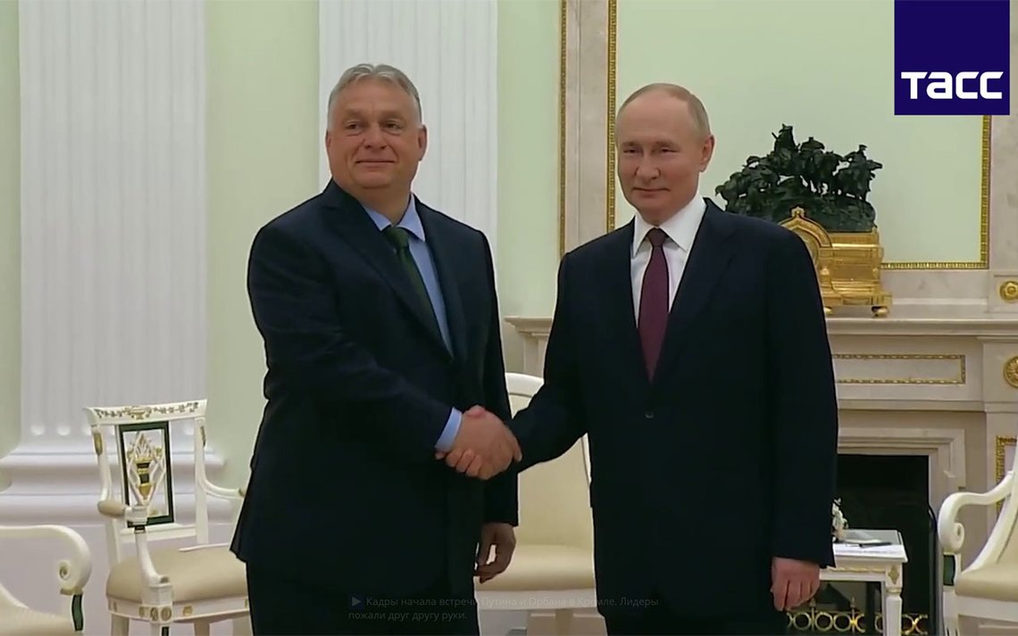 Viktor Orbán på uanmeldt besøk hos Vladimir Putin i Moskva. Videoklipp fra Telegram Viktor Orbán på uanmeldt besøk hos Vladimir Putin i Moskva. Videoklipp fra Telegram