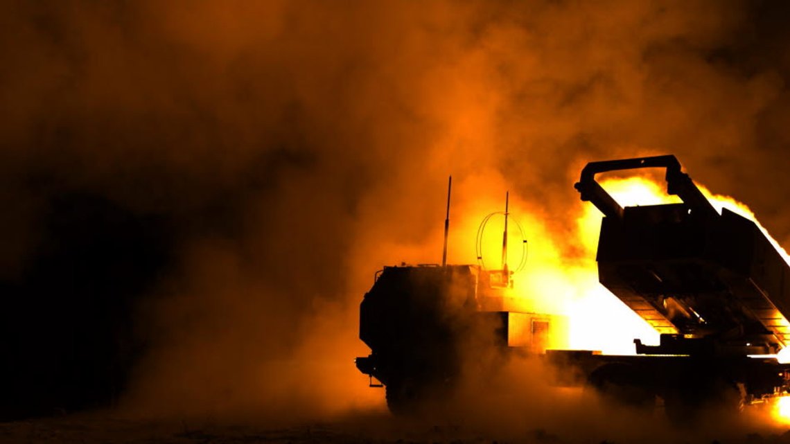 Det amerikanske luftbårne rakettartilleriet HiMARS øver i Vidsel. Foto: Anders Åberg / Vidsel Test Range / FM Pressbild. Det amerikanske luftbårne rakettartilleriet HiMARS øver i Vidsel. Foto: Anders Åberg / Vidsel Test Range / FM Pressbild.
