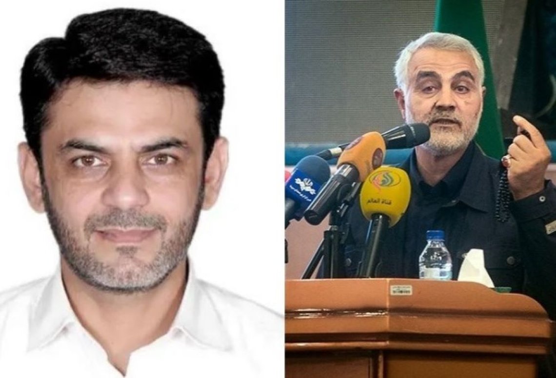 Quasim Soleimani taler på den internasjonale moskédagen. August 2017. Kilde: Wikimedia Commons. Asif Merchant. Kilde: Department of Justice. Komplottet var angivelig en gjengjeldelse for drapet på den iranske militærlederen Qassem Soleimani, som Trump beordret i 2020. Quasim Soleimani taler på den internasjonale moskédagen. August 2017. Kilde: Wikimedia Commons. Asif Merchant. Kilde: Department of Justice. Komplottet var angivelig en gjengjeldelse for drapet på den iranske militærlederen Qassem Soleimani, som Trump beordret i 2020.