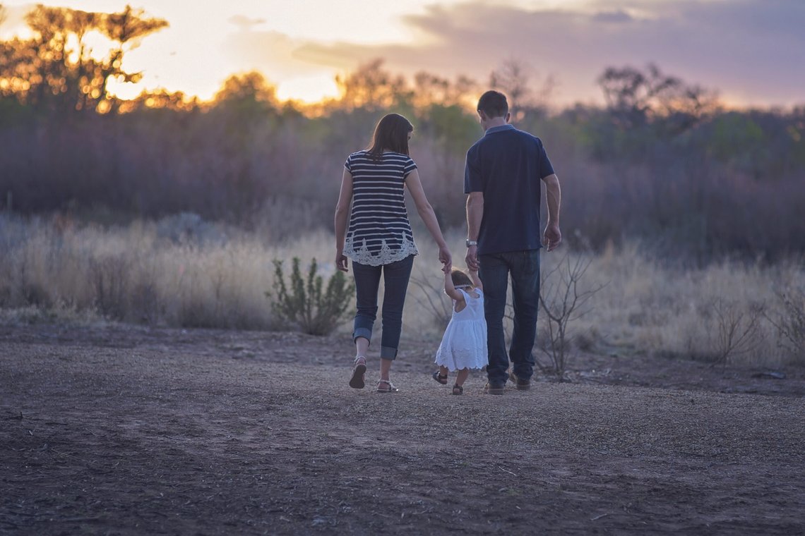 Familie med barn. Det blir stadig færre slike i Norge. Uten barn forfaller sivilisasjonen. Foto: Pixabay Familie med barn. Det blir stadig færre slike i Norge. Uten barn forfaller sivilisasjonen. Foto: Pixabay