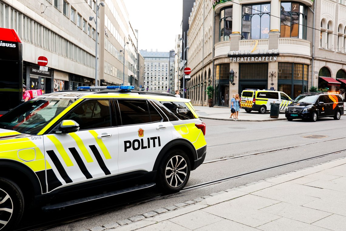 Oslo 20240803.
Politiet i Oslo har fått mange nødanrop angående en person i besittelse av kniv. En person fremstår knivstukket.
Foto: Tor Erik Schrøder / NTB Oslo 20240803.
Politiet i Oslo har fått mange nødanrop angående en person i besittelse av kniv. En person fremstår knivstukket.
Foto: Tor Erik Schrøder / NTB