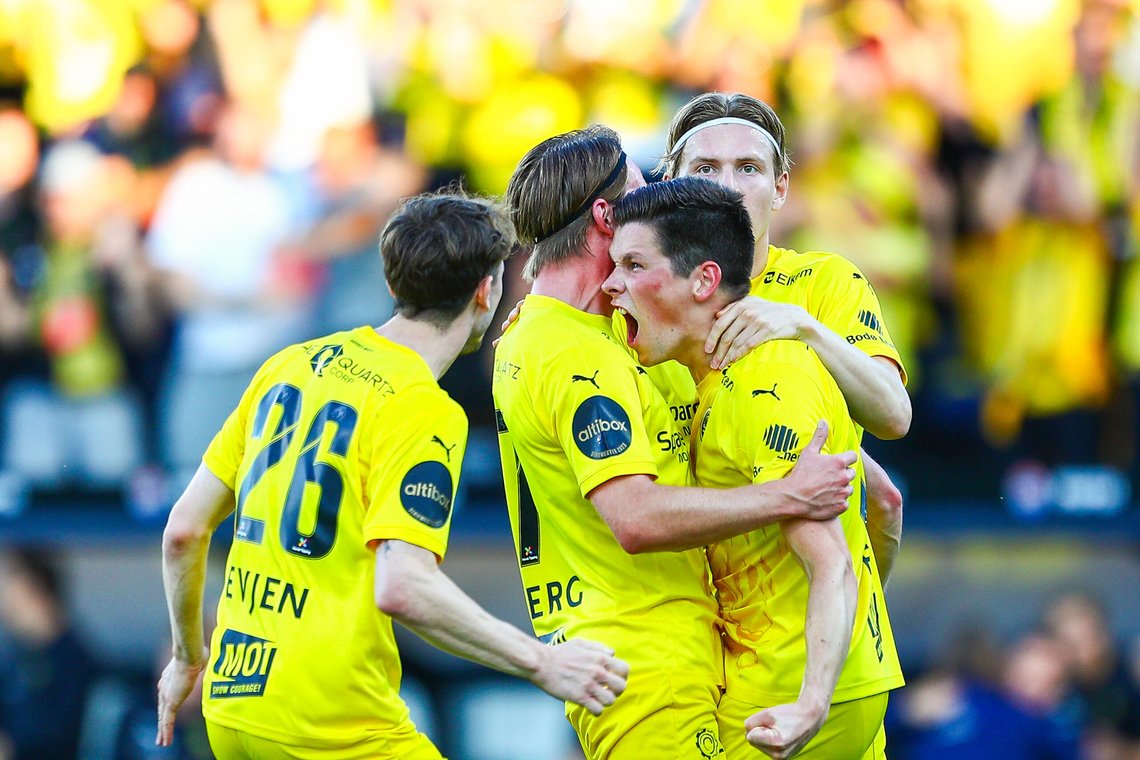 Sondre Brunstad Fet jubler med lagkameratene i Bodø/Glimt etter en av sine to scoringer mot Jagiellonia Bialystok. Foto: Mats Torbergsen / NTB Sondre Brunstad Fet jubler med lagkameratene i Bodø/Glimt etter en av sine to scoringer mot Jagiellonia Bialystok. Foto: Mats Torbergsen / NTB