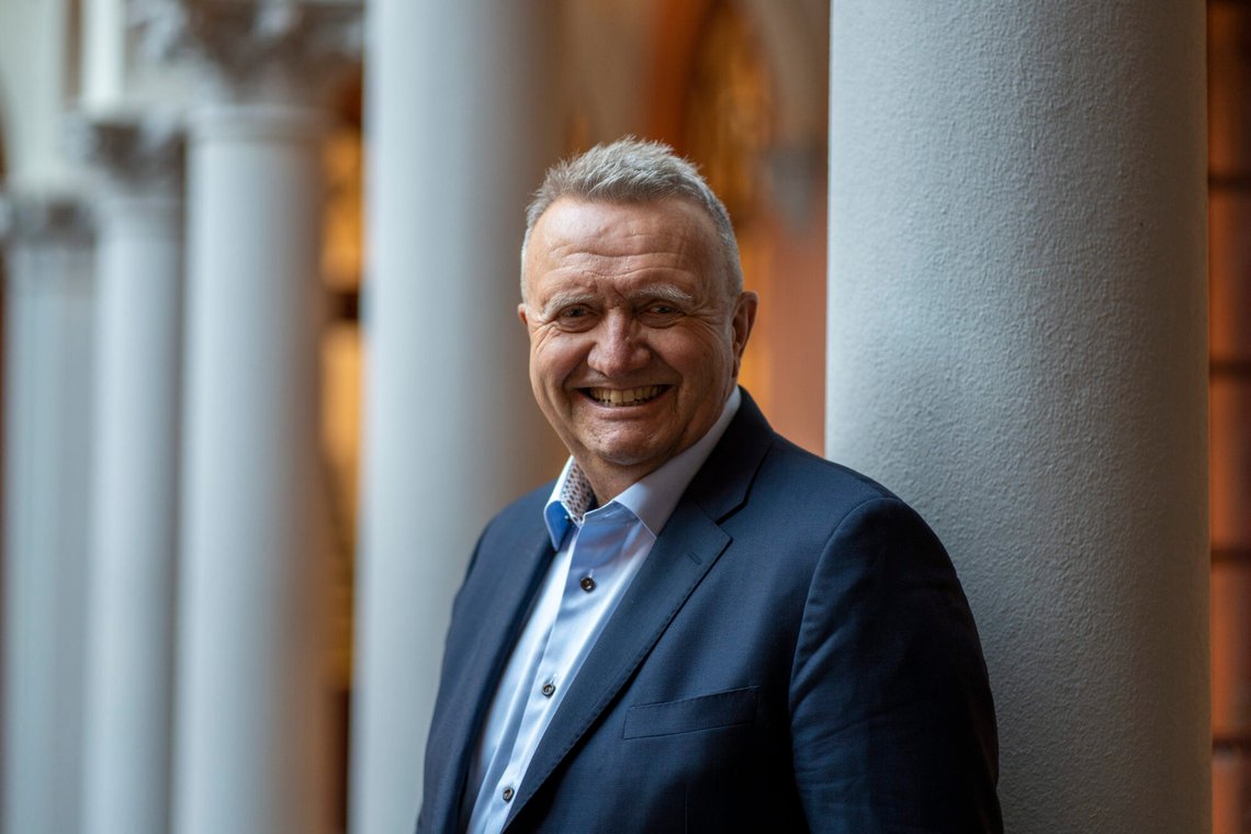 Kjell Terje Ringdal er førstelektor/associate professor ved Høyskolen Kristiania i Oslo, der han underviser i retorikk, samfunnspåvirkning og public relation. Han er også foredrags- og kursholder med retorikk og effektiv formidling som tematikk.
Foto: Heiko Junge / NTB Kjell Terje Ringdal er førstelektor/associate professor ved Høyskolen Kristiania i Oslo, der han underviser i retorikk, samfunnspåvirkning og public relation. Han er også foredrags- og kursholder med retorikk og effektiv formidling som tematikk.
Foto: Heiko Junge / NTB
