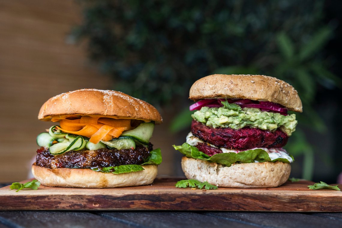 Det blir kun kjøttfri meny under årets Øya-festival, slik som disse vegetarburgerne.
Foto: Jil Yngland / NTB Det blir kun kjøttfri meny under årets Øya-festival, slik som disse vegetarburgerne.
Foto: Jil Yngland / NTB