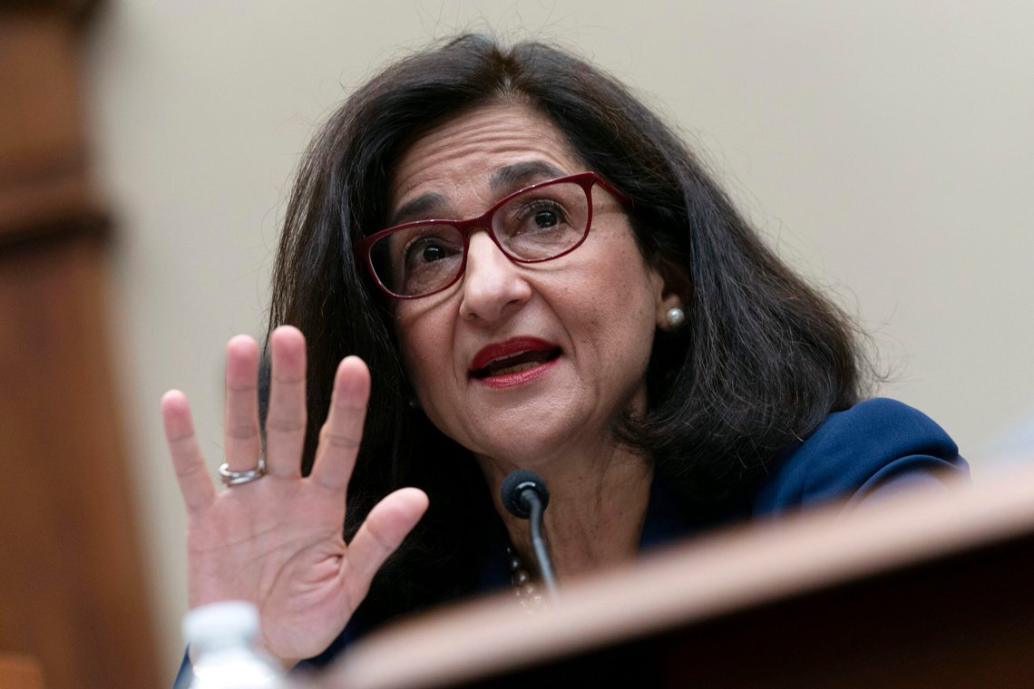 Minouche Shafik trekker seg som rektor ved Columbia University i New York med umiddelbar virkning. Hun flytter tilbake til Storbritannia, der hun har plass i Overhuset og skal jobbe med regjeringens gjennomgang av internasjonal utviklingshjelp. Arkivfoto: Jose Luis Magana / AP / NTB Minouche Shafik trekker seg som rektor ved Columbia University i New York med umiddelbar virkning. Hun flytter tilbake til Storbritannia, der hun har plass i Overhuset og skal jobbe med regjeringens gjennomgang av internasjonal utviklingshjelp. Arkivfoto: Jose Luis Magana / AP / NTB
