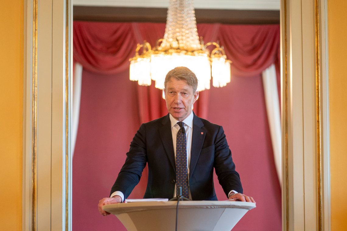 Energiminister Terje Aasland (Ap) holder pressekonferanse etter et møte med selskapet Ventyr, som i mars vant auksjonen om å bygge ut havvind i området Sørlige Nordsjø II.
Foto: Heiko Junge / NTB Energiminister Terje Aasland (Ap) holder pressekonferanse etter et møte med selskapet Ventyr, som i mars vant auksjonen om å bygge ut havvind i området Sørlige Nordsjø II.
Foto: Heiko Junge / NTB