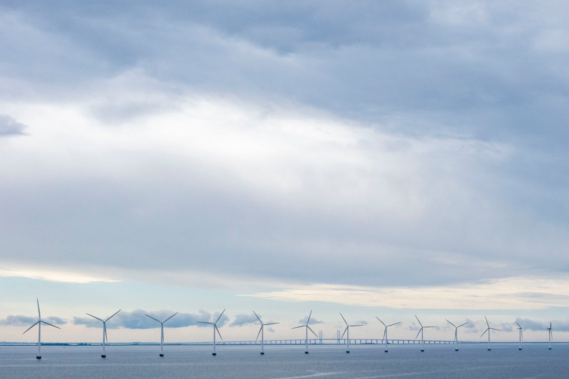 Vindmøller i Øresund mellom København og Malmö. Øresundbrua i bakgrunnen.
Foto: Paul Kleiven / NTB Vindmøller i Øresund mellom København og Malmö. Øresundbrua i bakgrunnen.
Foto: Paul Kleiven / NTB