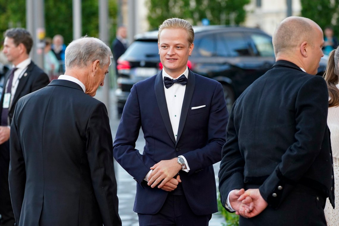 F.v. statsminister Jonas Gahr Støre, Marius Borg Høiby og finansminister Trygve Slagsvold Vedum under en tidligere festmiddag.
Foto: Lise Åserud / NTB / POOL F.v. statsminister Jonas Gahr Støre, Marius Borg Høiby og finansminister Trygve Slagsvold Vedum under en tidligere festmiddag.
Foto: Lise Åserud / NTB / POOL