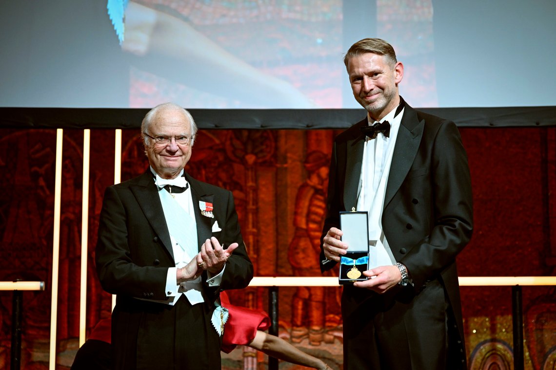 STOCKHOLM 20221028
Kung Carl Gustaf delar ut Guldmedalj till Peter Carlsson, grundare av Northvolt, under Kungliga Ingenjörsvetenskapsakademiens (IVA) högtidssammankomst i Stadshuset på fredagen.
Foto: Pontus Lundahl / TT / kod 10050 STOCKHOLM 20221028
Kung Carl Gustaf delar ut Guldmedalj till Peter Carlsson, grundare av Northvolt, under Kungliga Ingenjörsvetenskapsakademiens (IVA) högtidssammankomst i Stadshuset på fredagen.
Foto: Pontus Lundahl / TT / kod 10050