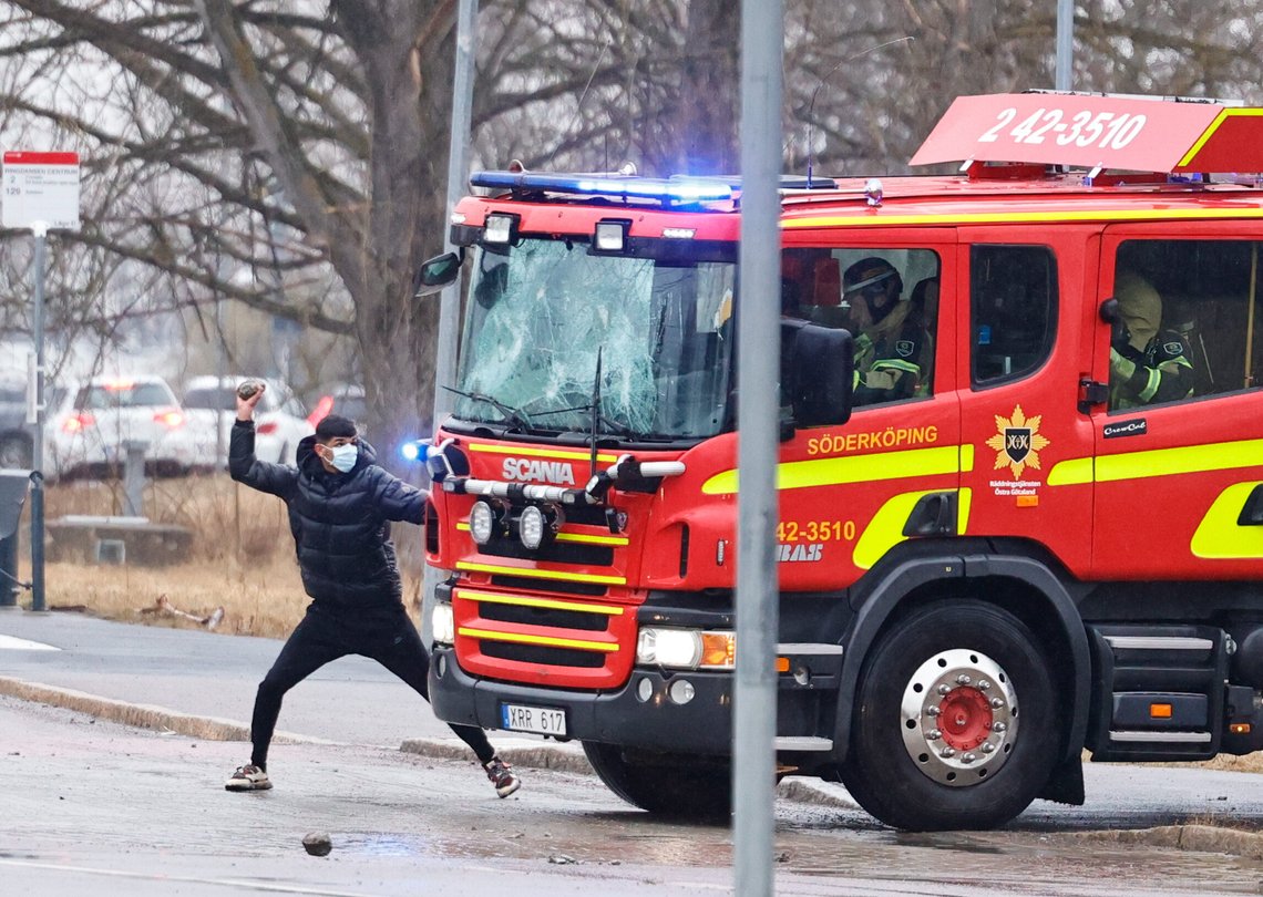 Sverige har opplevd voldelige opptøyer flere ganger, blant annet her i april 2022. Foto: Stefan Jerrevång, TT / NTB. Sverige har opplevd voldelige opptøyer flere ganger, blant annet her i april 2022. Foto: Stefan Jerrevång, TT / NTB.