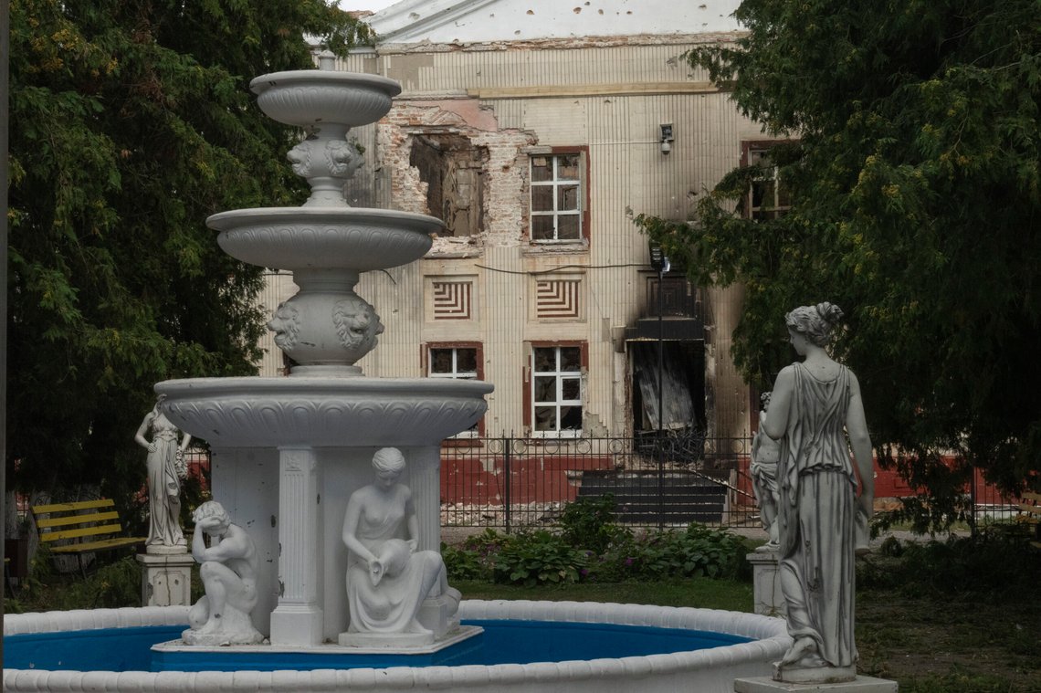 A fountain is seen against a background of a damaged building in central Sudzha, Kursk region, Russia, Friday, Aug. 16, 2024. This image was approved by the Ukrainian Defense Ministry before publication. (AP Photo) A fountain is seen against a background of a damaged building in central Sudzha, Kursk region, Russia, Friday, Aug. 16, 2024. This image was approved by the Ukrainian Defense Ministry before publication. (AP Photo)