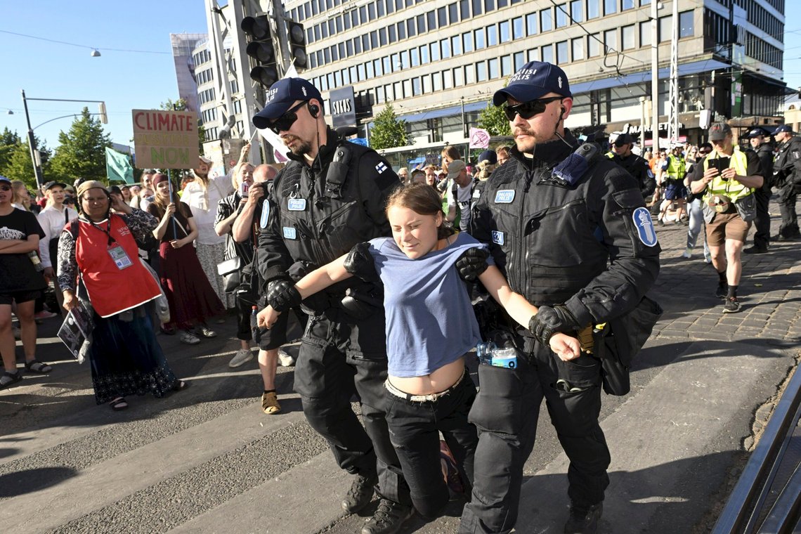 Hvis massemedia fortsetter å hylle ekstremister, vil motstemmer aldri få slippe til i debatten. Foto: Mikko Stig/Lehtikuva via AP Hvis massemedia fortsetter å hylle ekstremister, vil motstemmer aldri få slippe til i debatten. Foto: Mikko Stig/Lehtikuva via AP
