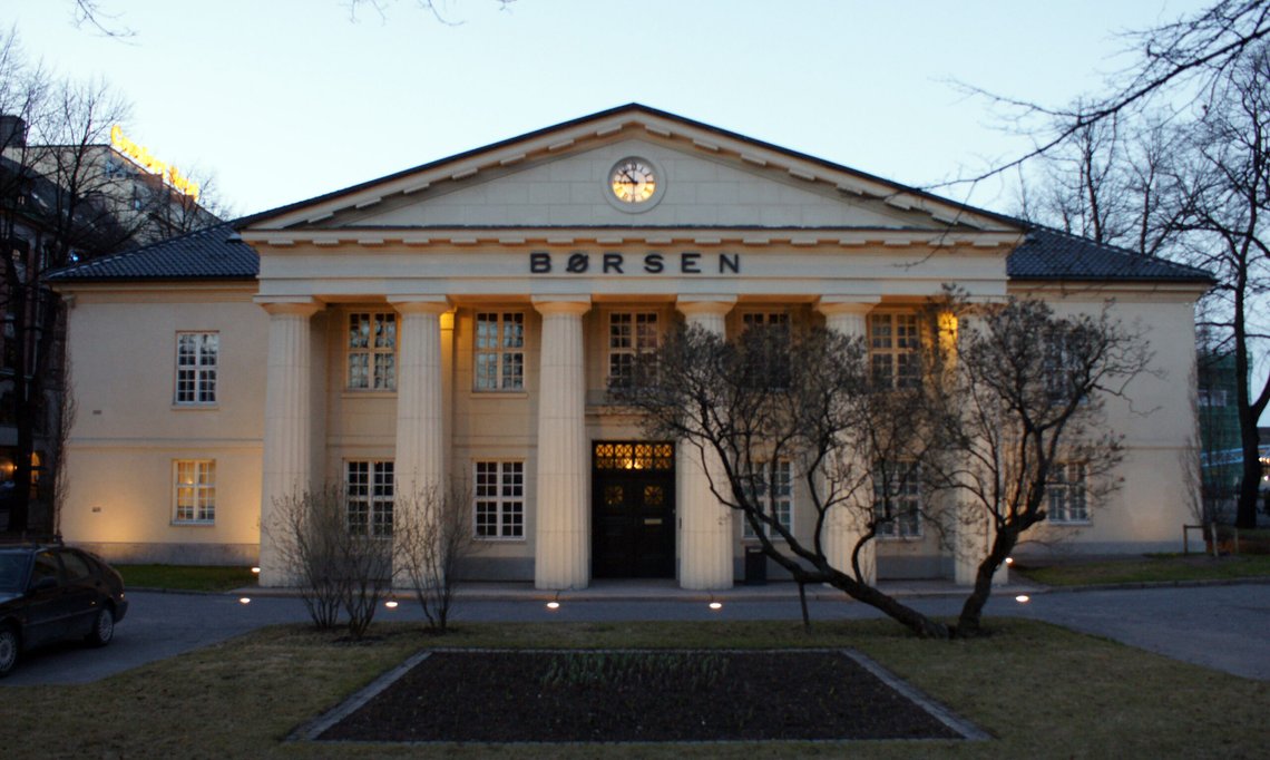 Også Oslo Børs faller, og Vesten frykter en resesjon. EU-sonen, inkludert EØS-land som Norge, er i faresonen. Foto: Valugi/ CC BY-SA 3.0/ Wikimedia Også Oslo Børs faller, og Vesten frykter en resesjon. EU-sonen, inkludert EØS-land som Norge, er i faresonen. Foto: Valugi/ CC BY-SA 3.0/ Wikimedia
