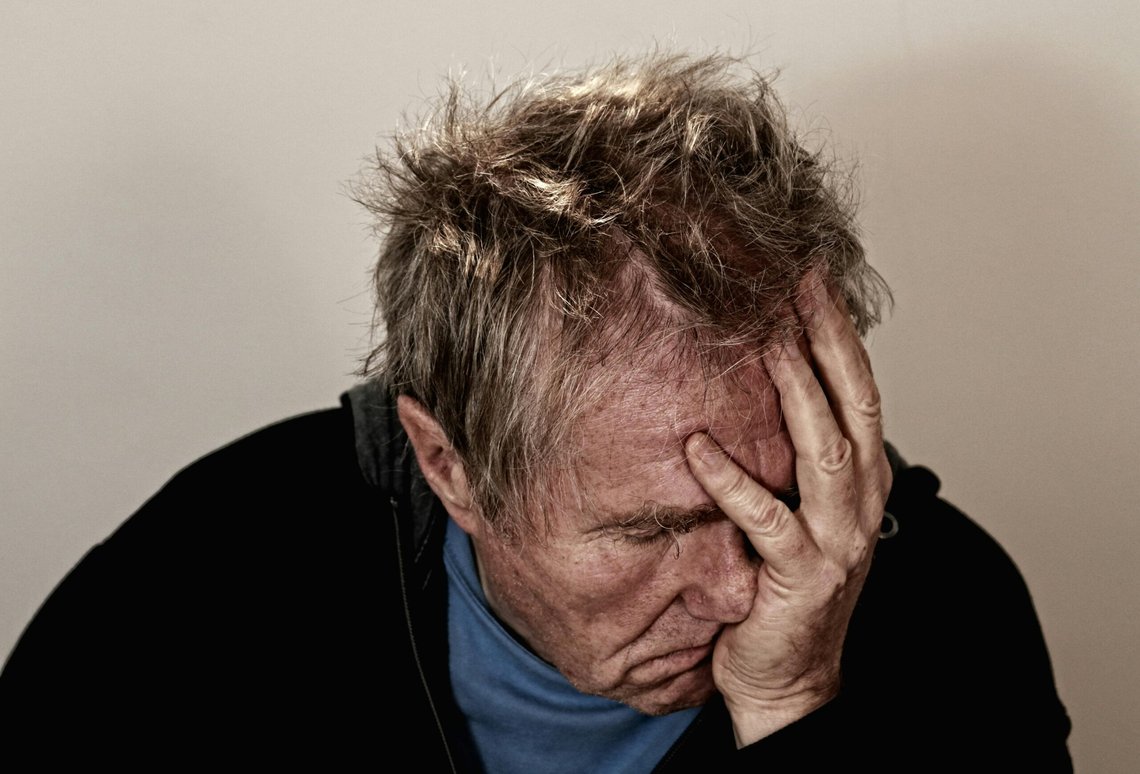 For de som har valgt å være lovlydige borgere, men som sliter med utfordringer av forskjellig art, er veien til hjelp fra det offentlige langt tyngre og mye lengre enn hva den er for en kriminell som har sonet i fengsel. Foto: Pexels For de som har valgt å være lovlydige borgere, men som sliter med utfordringer av forskjellig art, er veien til hjelp fra det offentlige langt tyngre og mye lengre enn hva den er for en kriminell som har sonet i fengsel. Foto: Pexels