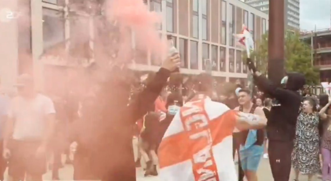 Det har gått hardt for seg i flere britiske byer denne helgen. Stillbilde video/ X Det har gått hardt for seg i flere britiske byer denne helgen. Stillbilde video/ X