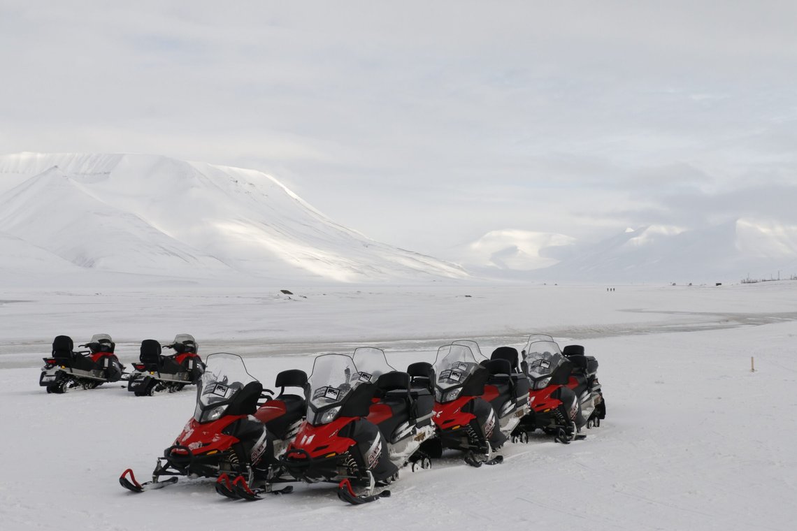 Må Svalbard endre sine snøscootere til elektrisk? Spørsmålet er: Hvor skal de få strømmen fra? Foto: Pixabay Må Svalbard endre sine snøscootere til elektrisk? Spørsmålet er: Hvor skal de få strømmen fra? Foto: Pixabay