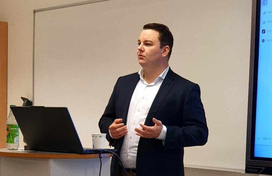 OPPSTART: Document Innherred hadde oppstartsmøte med over 15 deltagere på Steinkjer på en hverdag. Etter innledning fra journalist Espen Teigen, ble det kaffe, kaker og fri diskusjon med stor takhøyde. OPPSTART: Document Innherred hadde oppstartsmøte med over 15 deltagere på Steinkjer på en hverdag. Etter innledning fra journalist Espen Teigen, ble det kaffe, kaker og fri diskusjon med stor takhøyde.