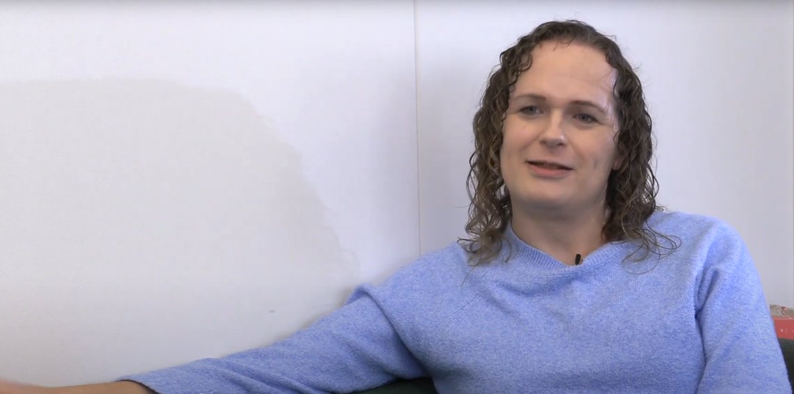 GLEDE: Styreleder Elisabeth Meling i Skeivt kristent nettverk er strålende fornøyd med den nye mangfoldserklæringen. Foto: Skjermbilde fra Skeivt Arkiv. GLEDE: Styreleder Elisabeth Meling i Skeivt kristent nettverk er strålende fornøyd med den nye mangfoldserklæringen. Foto: Skjermbilde fra Skeivt Arkiv.